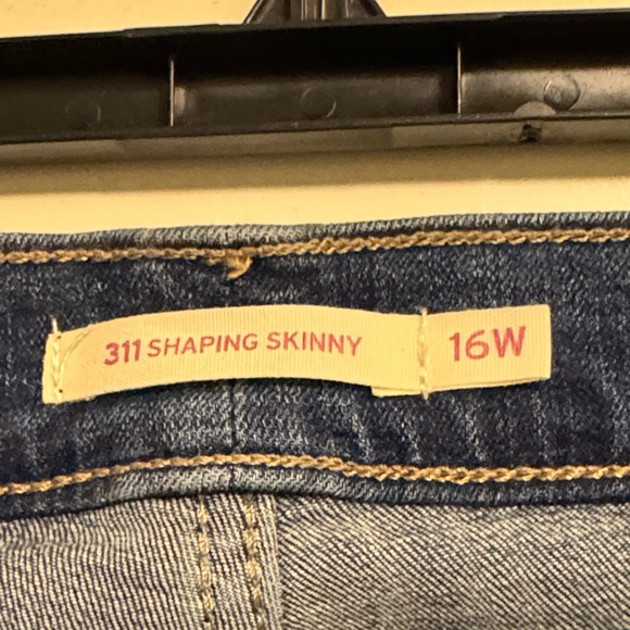 Levi's Women's Skinny Jeans in Deep Blue - Picture 2 of 9